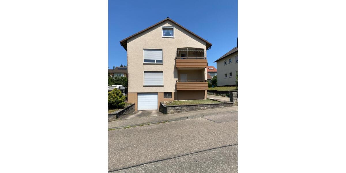 Geräumige 3,5-Zimmer-Wohnung mit Balkon, EK & Garage zu vermieten 2 zimmer