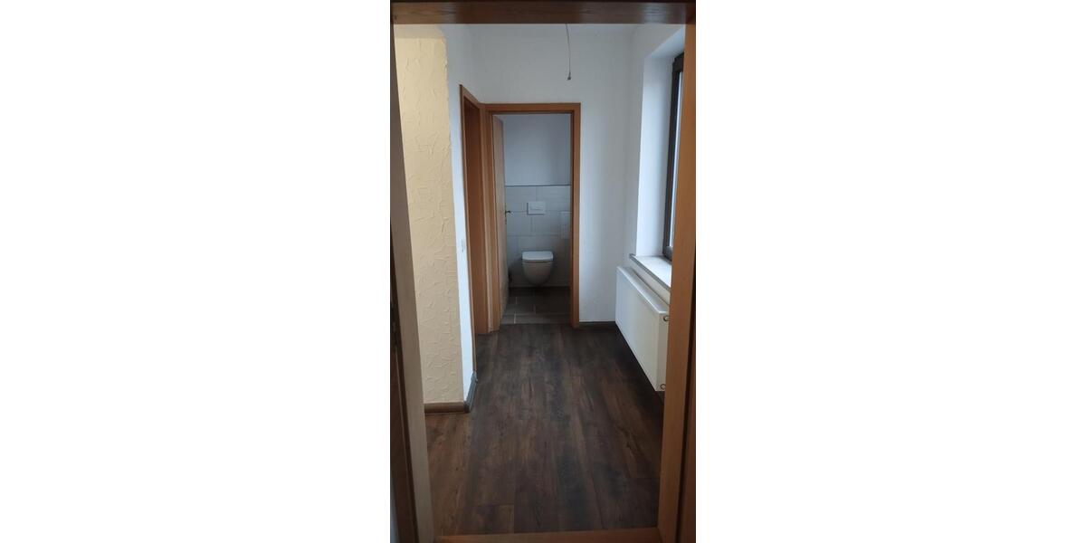 Wohnung 120m² 2xBad ,saniert ,Erstbezug,separater Eingang,zentral 4 zimmer