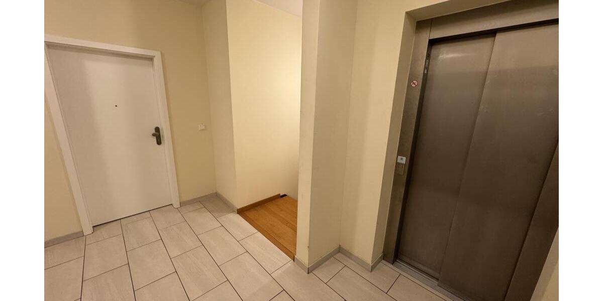 Exklusives Wohnen: 3-Raum Wohnung mit Balkon und Aufzug! - Etagenwohnung Gera Alt-Bieblach | Angebot:26845204