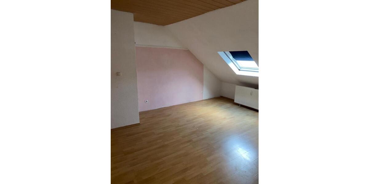 Dachgeschoßwohnung Quierschied - 1 Zimmer, 120 m&sup2;, 480&euro; | Angebot:26042560