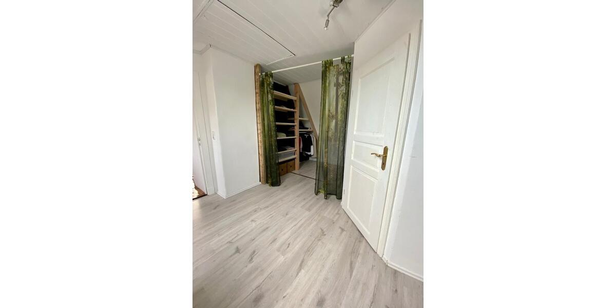 Dachgeschoßwohnung Wesselburen - 3 Zimmer, 70 m&sup2;, 820&euro; | Angebot:26023632