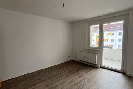 Wohnung Zwickau Marienthal - 3 Zimmer, 60 m&sup2;, 370&euro; | Angebot:25247651