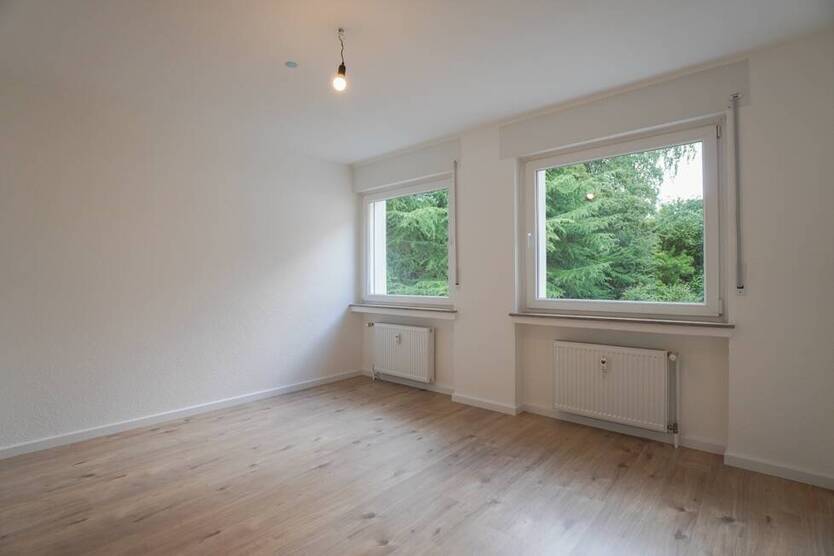 Frisch renovierte ca. 81 m² große Mietwohnung mit Loggia, 2 modernen Bädern, Garage und Stellplatz