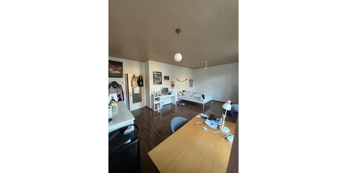 Helles, sehr großes Zimmer in entspannter Studi-WG, sehr zentral! 1 zimmer