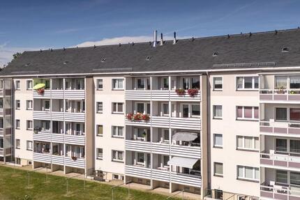 Schöne 4- Raumwohnung mit großen Balkon 4 zimmer