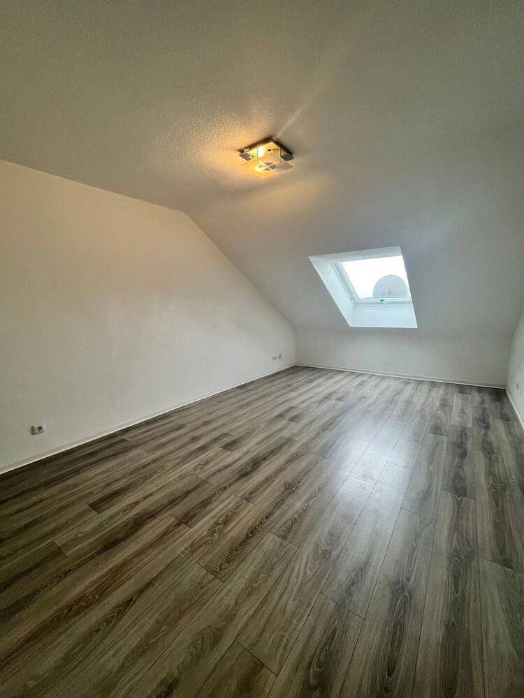 MT an CS zum 16.9.25 2 Zimmer Wohnung im Dachgeschoss in ruhiger Maintal Lage