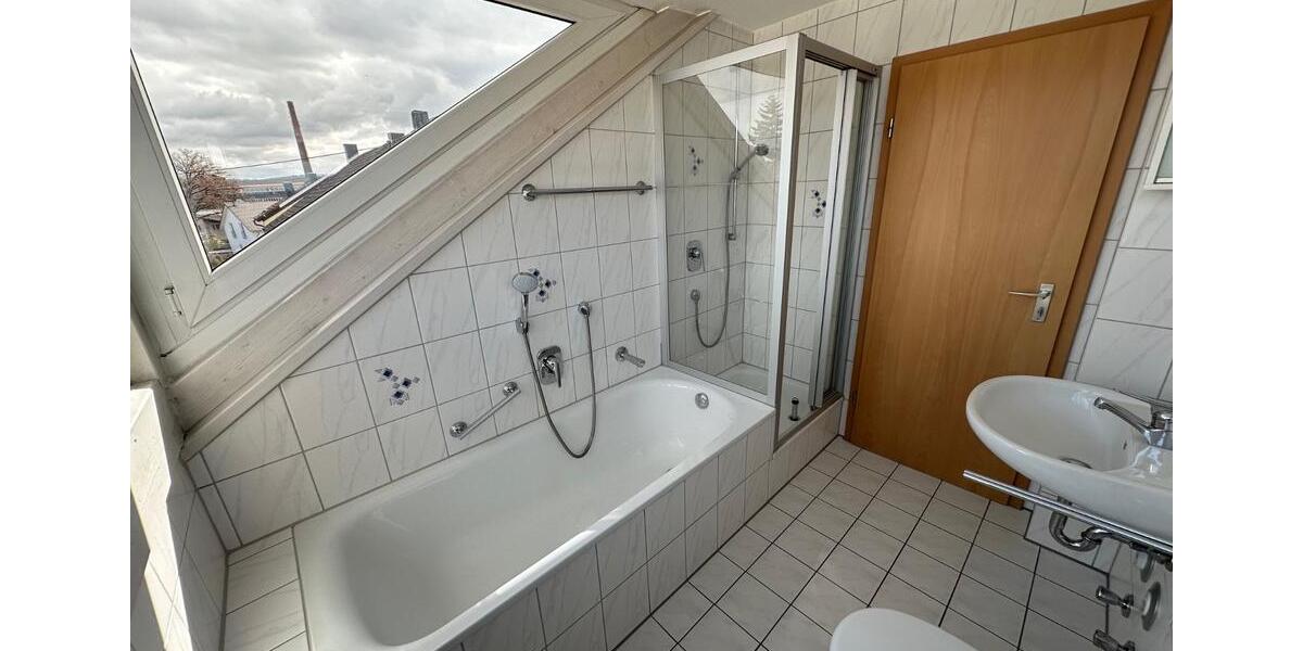 Dachgeschoßwohnung Urbach - 3 Zimmer, 61 m&sup2;, 750&euro; | Angebot:26033381