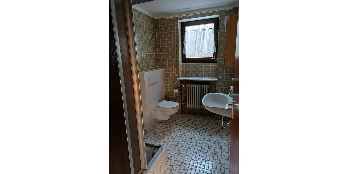 Dachgeschoßwohnung Leutershausen - 2.5 Zimmer, 70 m&sup2;, 750&euro; | Angebot:24771837