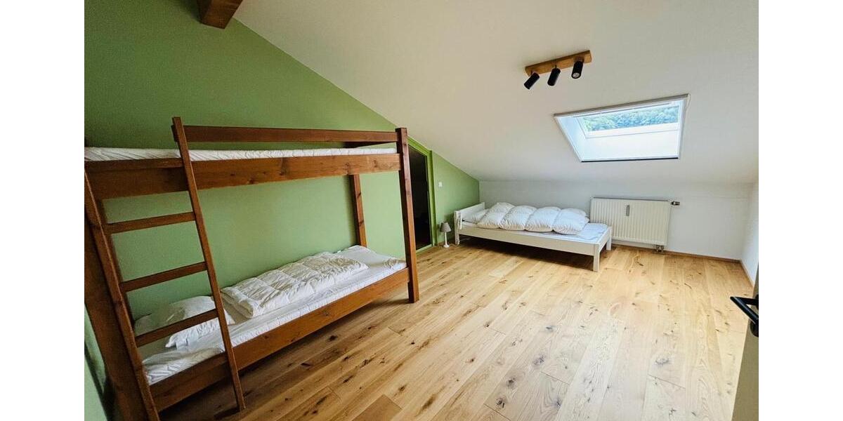 Dachgeschoßwohnung Siegsdorf - 3 Zimmer, 68 m&sup2;, 1.440&euro; | Angebot:26285822