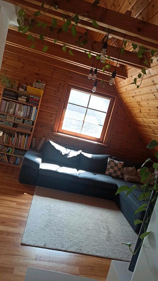 3-Zimmer Dachgeschoßwohnung für Singles, Paare oder WG
