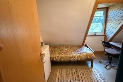 Wohnen auf Zeit Marburg - 5 Zimmer, 10 m&sup2;, 200&euro; | Angebot:26167442