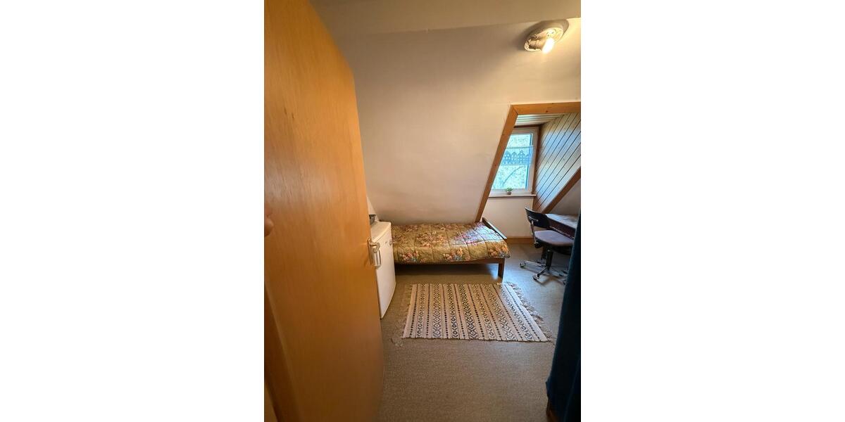 Wohnen auf Zeit Marburg - 5 Zimmer, 10 m&sup2;, 200&euro; | Angebot:26167442