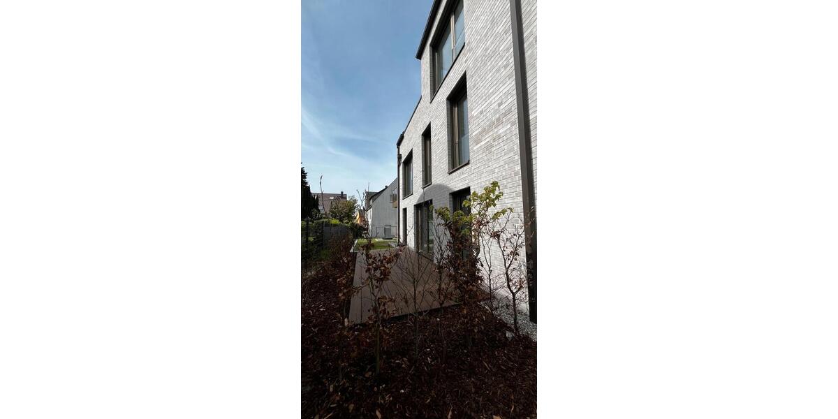 Erdgeschoßwohnung Halle - 3 Zimmer, 81 m&sup2;, 1.250&euro; | Angebot:26459555