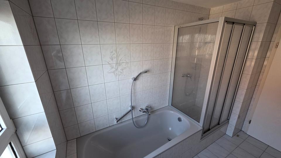 Etagenwohnung Straubenhardt - 4 Zimmer, 110 m&sup2;, 1.160&euro; | Angebot:25654034