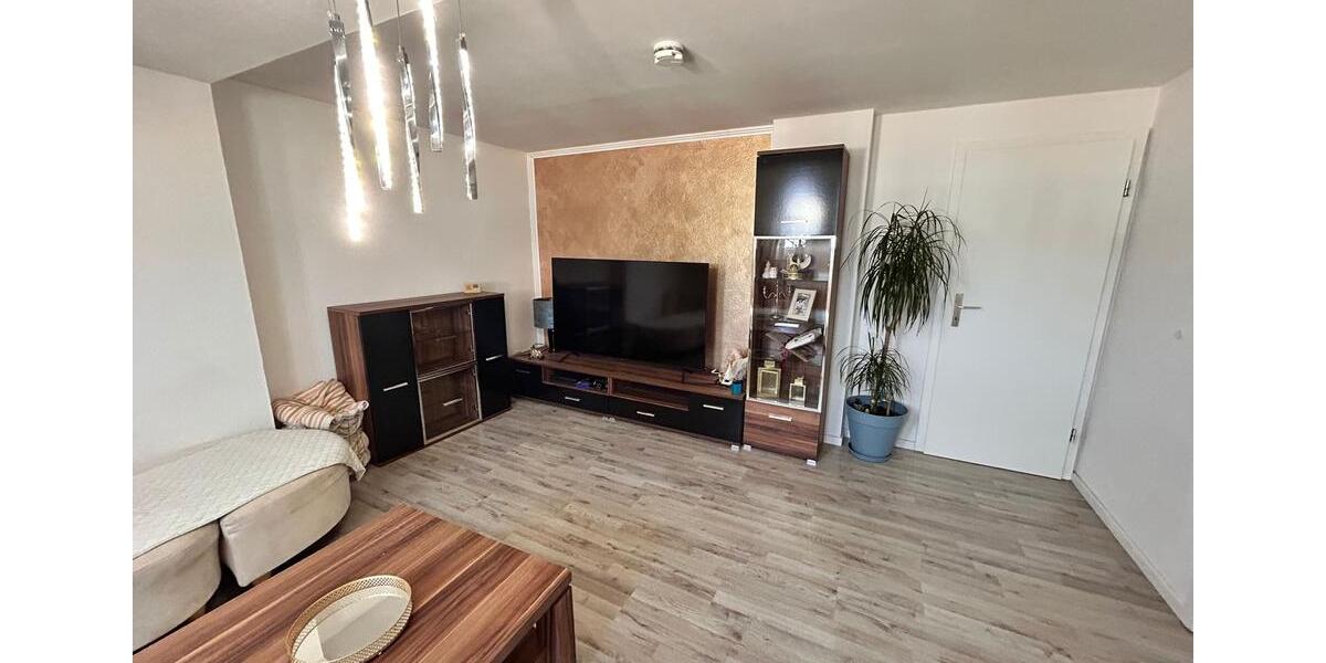 Dachgeschoßwohnung Zwickau - 3 Zimmer, 60 m&sup2;, 325&euro; | Angebot:25942754