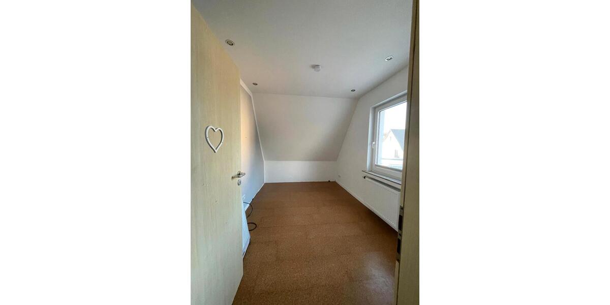 Dachgeschoßwohnung Lennestadt - 5 Zimmer, 90 m&sup2;, 800&euro; | Angebot:24839147