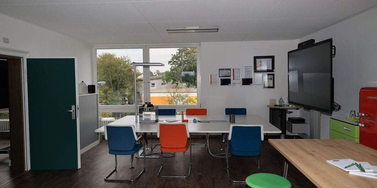 BüroetageOffice mit Konferenzraum, 214m². 5 Büros, Inventar kann teilw. übernommen werden. 6 zimmer