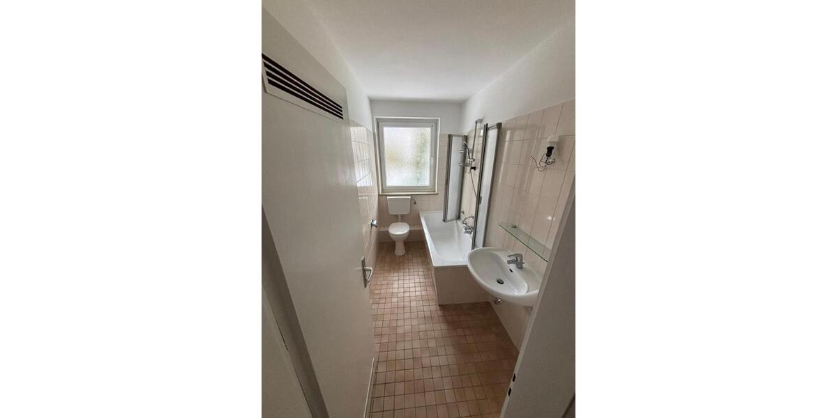 **Gemütlich und frisch RENOVIERT**4-Zimmerwohnung mit Balkon** 4 zimmer