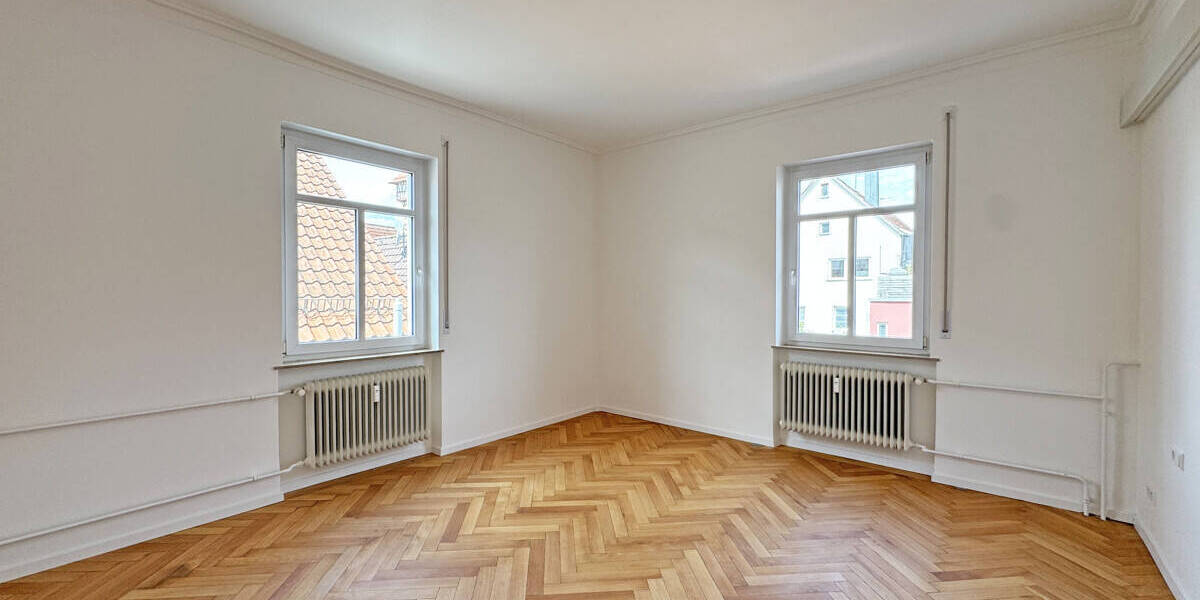 Etagenwohnung Reutlingen Innenstadt - 4 Zimmer, 121 m&sup2;, 1.090&euro; | Angebot:26725618