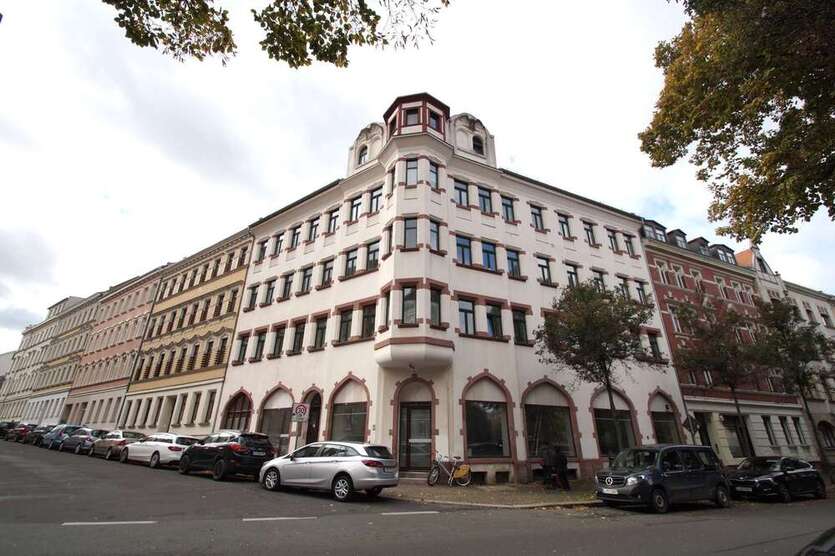 großzügiger Laden mit Potential zimmer