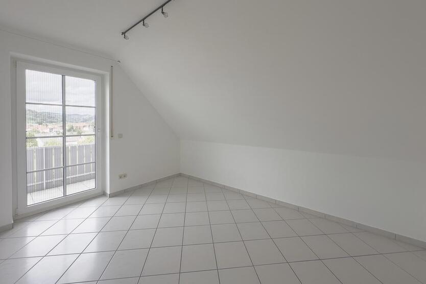 Lichtdurchflutete Maisonette-Wohnung mit gemütlichem Wohnflair