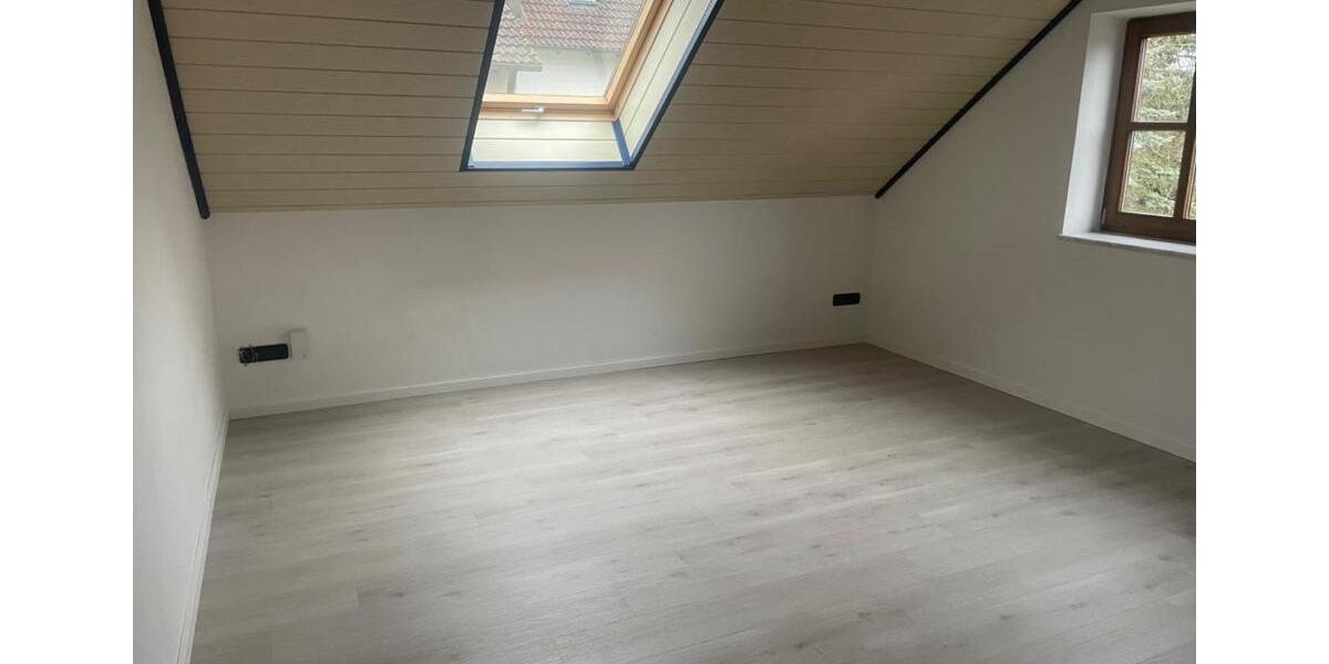 Dachgeschoßwohnung Emskirchen - 3 Zimmer, 105 m&sup2;, 750&euro; | Angebot:24271606