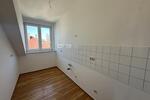 Sehr helle 2 Raum-Whg. mit Ausblick über die Stadt und Garage und *Bungalow auf dem Grundstück - Dachgeschoßwohnung Gera Ostviertel | Angebot:26334867