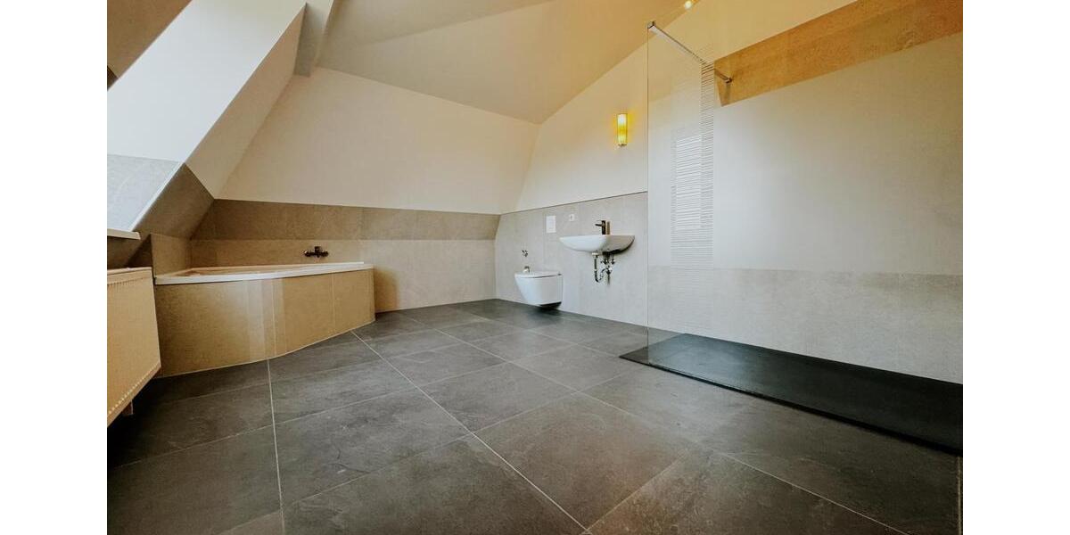 Dachgeschoßwohnung Oranienburg - 4 Zimmer, 135 m&sup2;, 2.030&euro; | Angebot:25795481