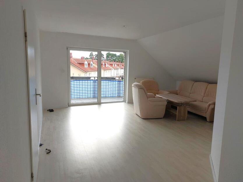 schöne und helle 2 ZKB, Südbalkon, in Schlangen