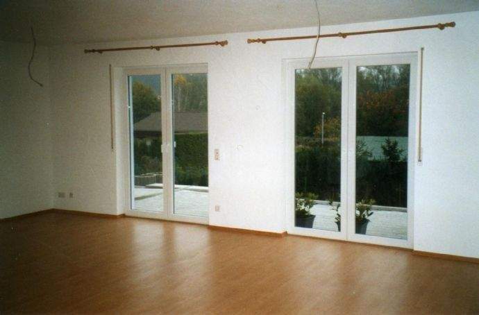 Elegante, moderne Doppelhaushälfte (links) mit ausgebautem UG,Terrasse, Garten, Stellplätzen, in ruhiger Lage von St. Ingbert Rohrbach 5 zimmer