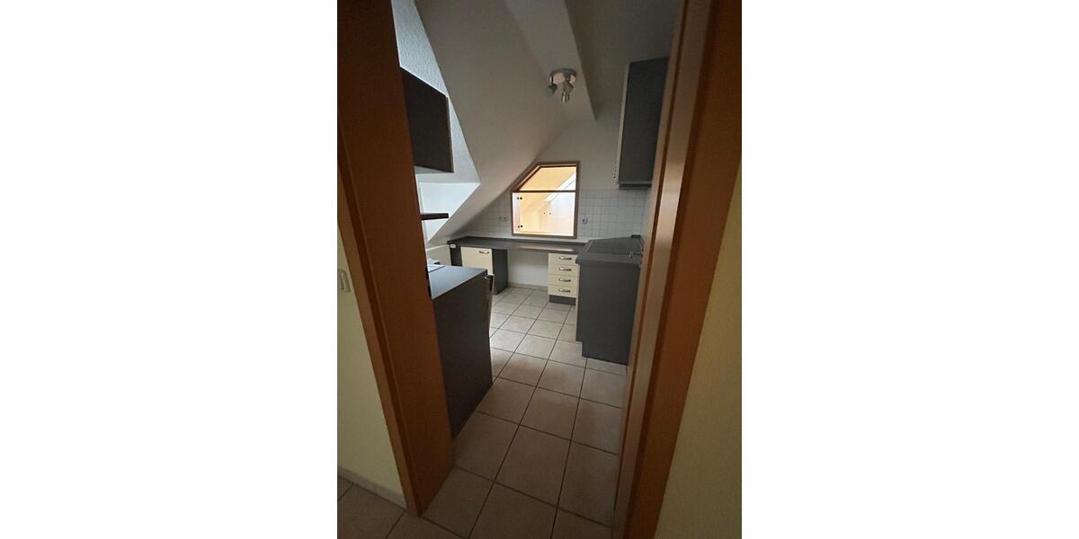 Dachgeschoßwohnung Niedenstein - 4 Zimmer, 94 m&sup2;, 600&euro; | Angebot:25340606
