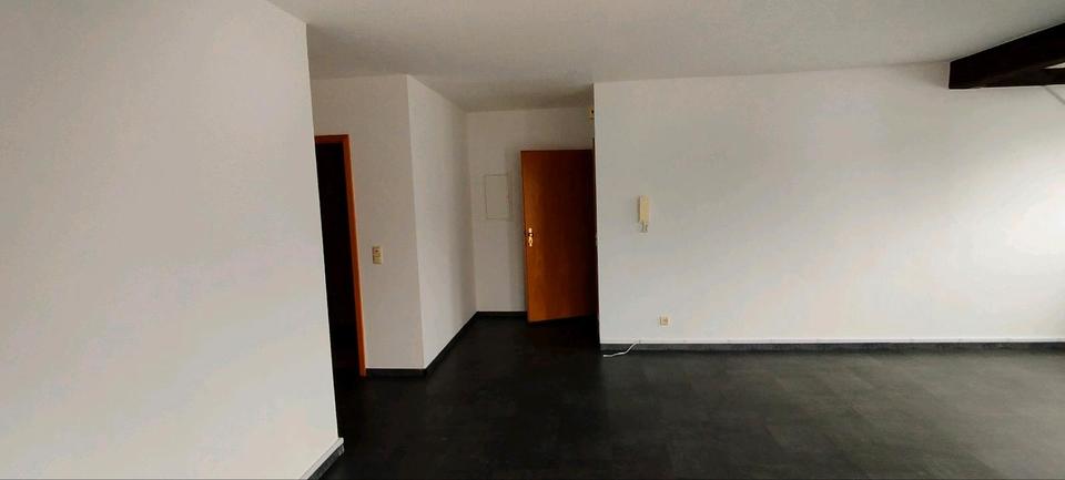 Dachgeschoßwohnung Aßlar - 3 Zimmer, 75 m&sup2;, 1.080&euro; | Angebot:25163645