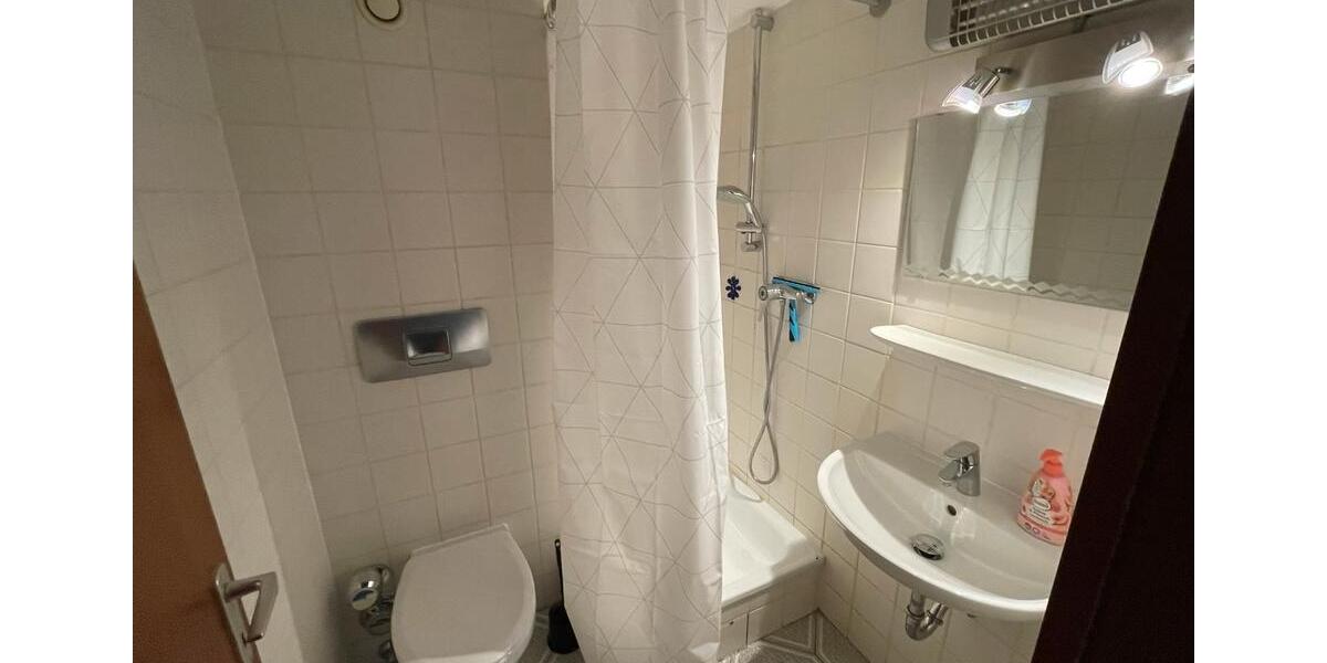 Etagenwohnung Wiesbaden Biebrich - 1 Zimmer, 30 m&sup2;, 760&euro; | Angebot:26024544