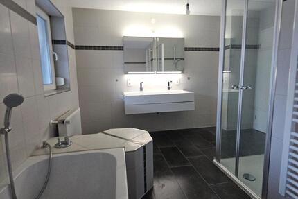 Große Mietwohnung mit Einbauküche und Kachelofen zimmer