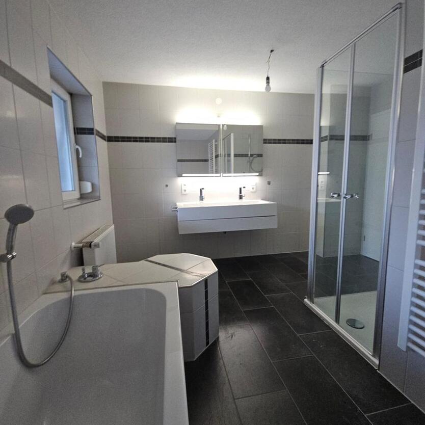 Große Mietwohnung mit Einbauküche und Kachelofen zimmer