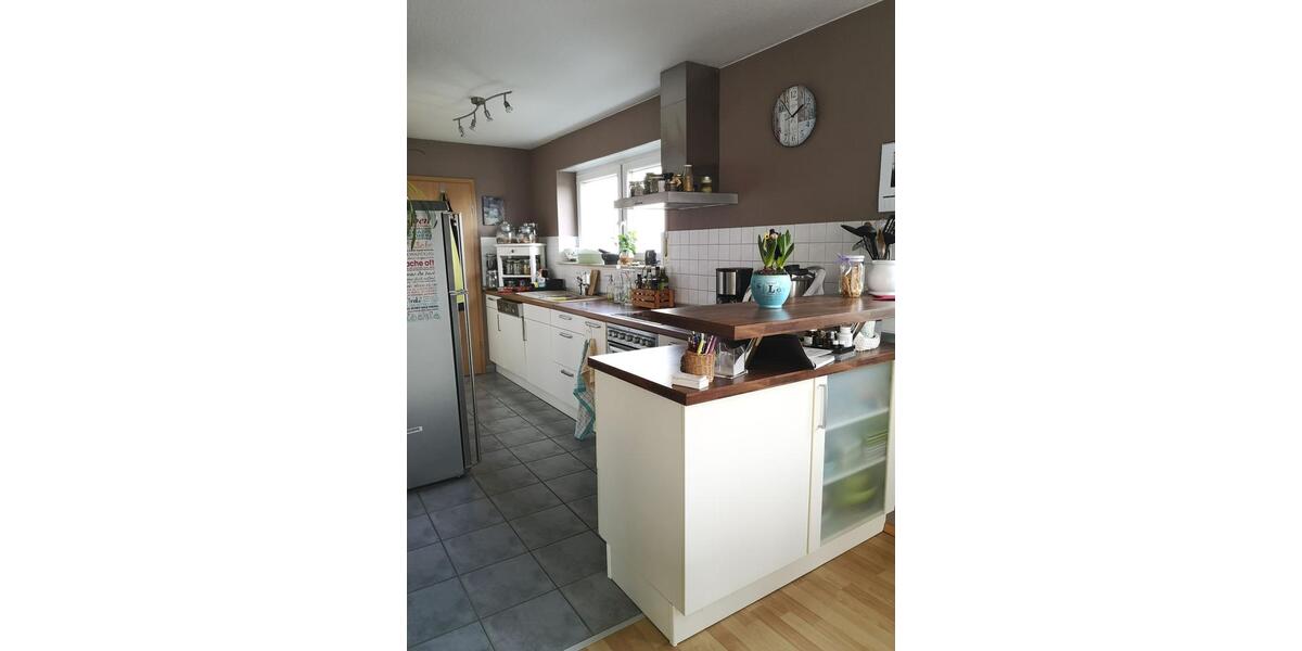 Lichtdurchflutete 4,5 Zimmer Wohnung mit Balkon 4.5 zimmer