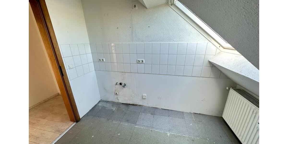 Dachgeschoßwohnung Duisburg Duisburg-Mitte - 3 Zimmer, 53 m&sup2;, 440&euro; | Angebot:25756995