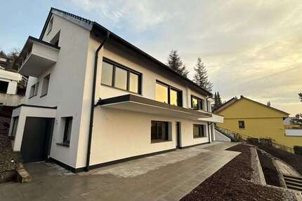 Wohnung Stuttgart Feuerbach - 5 Zimmer, 220 m&sup2;, 3.000&euro; | Angebot:24776282