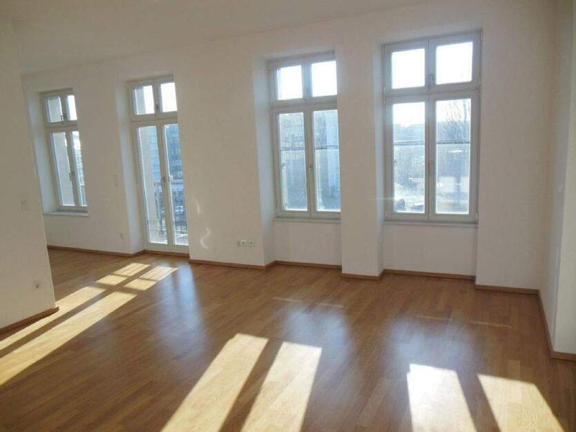 ZentrumOst - Tolle 2-Zi.-Whg., 2 Balkone, ParkettFuBoHeizg. und Lift! 2 zimmer