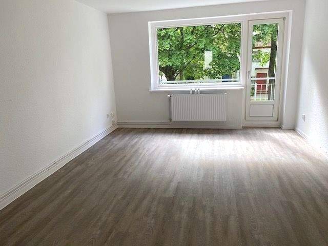 HH-SÜLLDORF Nähe S-Bahn, gute Wohnlage, sanierte 1 Zi.-Whg.ca. 38m², Balkon, neues Vollbad mit Fenster, EBK etc., € 770 inkl.