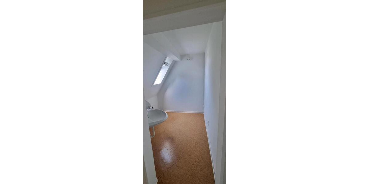 Dachgeschoßwohnung Duisburg Hamborn - 2 Zimmer, 60 m&sup2;, 600&euro; | Angebot:26241615