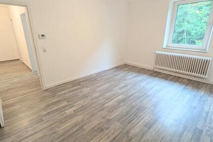 **Ab sofort: Renovierte Wohnung mit modernem Tageslichtbad und eigenem Gartenabteil** 3 zimmer