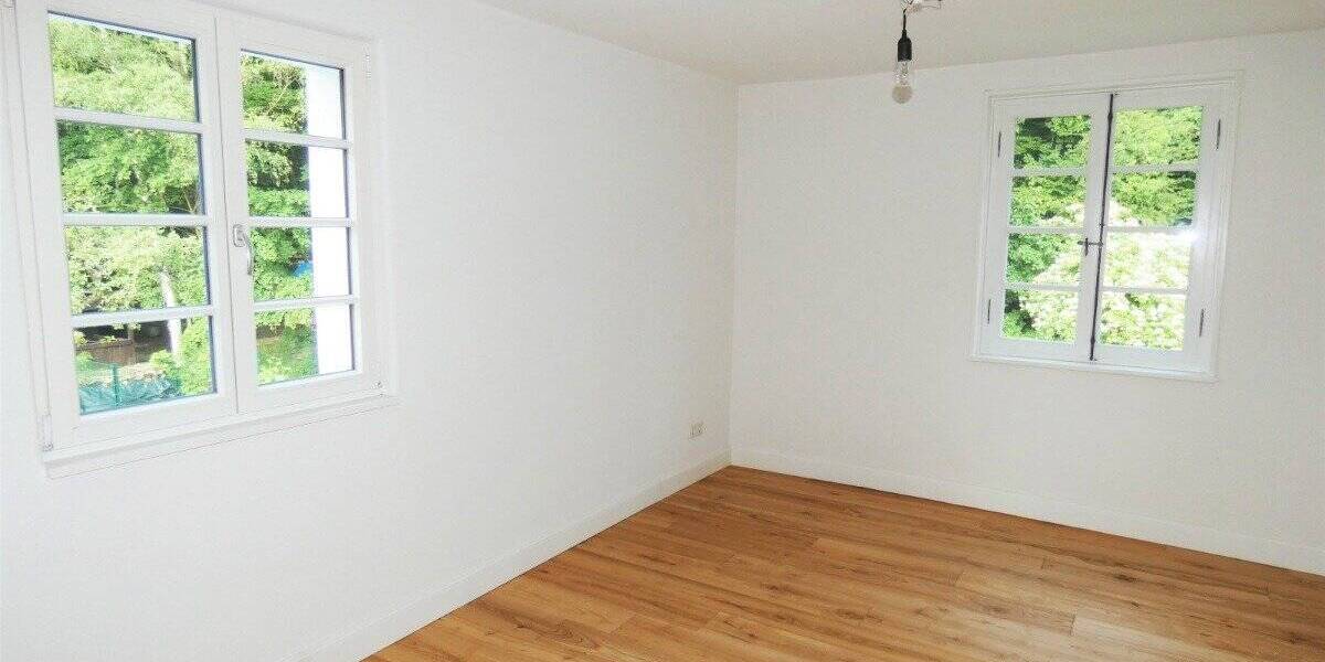 Kernsaniertes Herrenhaus mit traumhaftem Garten in bester Lage von Köln-Dünnwald 6 zimmer