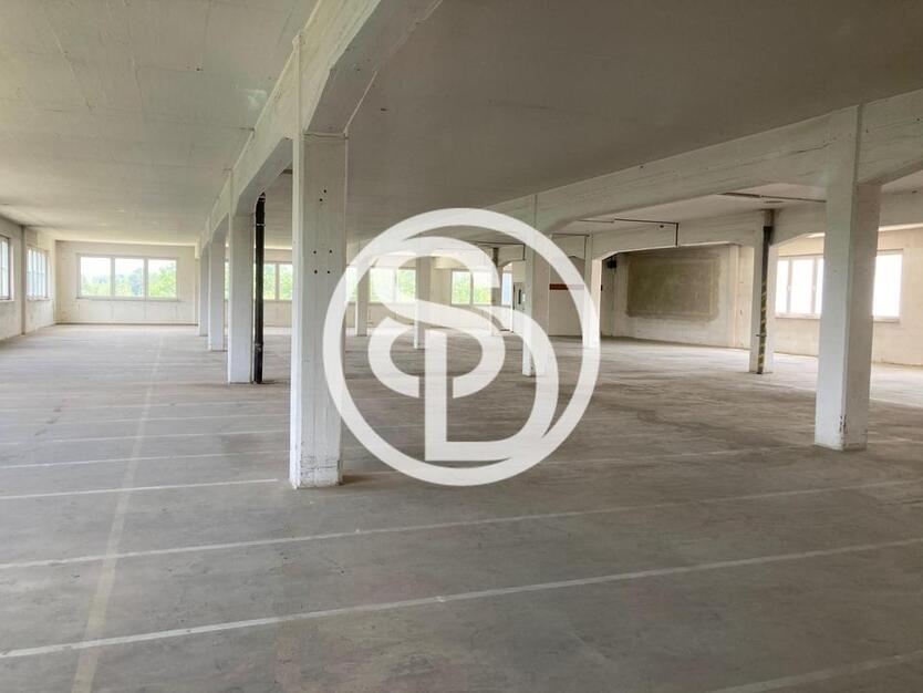 Großzügige Lagerfläche mit Lastenaufzug im 3. OG insgesamt ca. 1.252 m² in SchwarzenbachSaale - LKW-Zufahrt auf dem Areal - verkehrsgünstige Lage