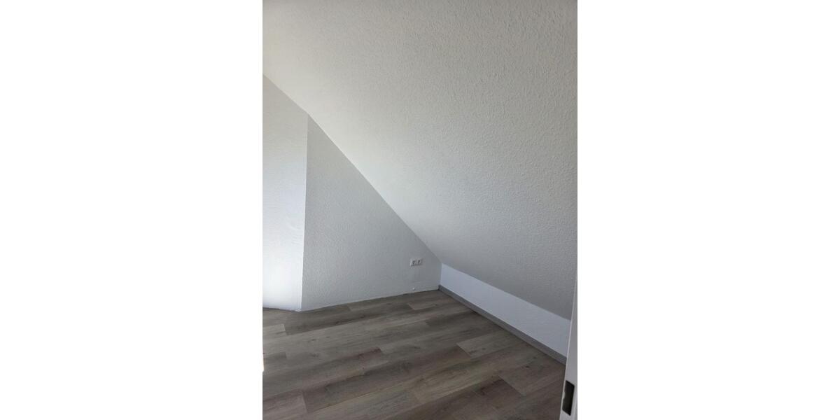 Dachgeschoßwohnung Essen Stadtbezirk III - 4 Zimmer, 102 m&sup2;, 850&euro; | Angebot:26539976