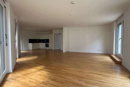 Wohnung Stuttgart - 3 Zimmer, 130 m&sup2;, 2.150&euro; | Angebot:27250159