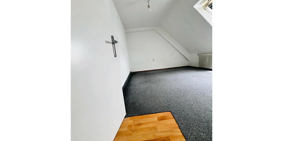 Dachgeschoßwohnung Singen (Hohentwiel) - 1 Zimmer, 35 m&sup2;, 690&euro; | Angebot:26469782