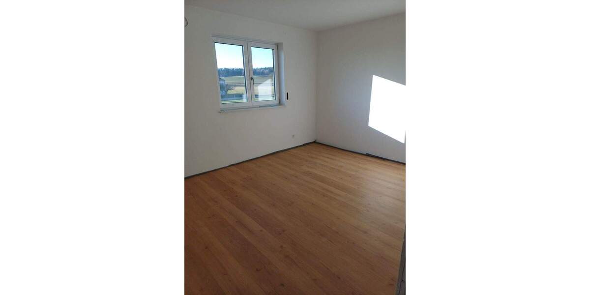 Etagenwohnung Kirchroth Aufroth - 3 Zimmer, 88 m&sup2;, 975&euro; | Angebot:26154803