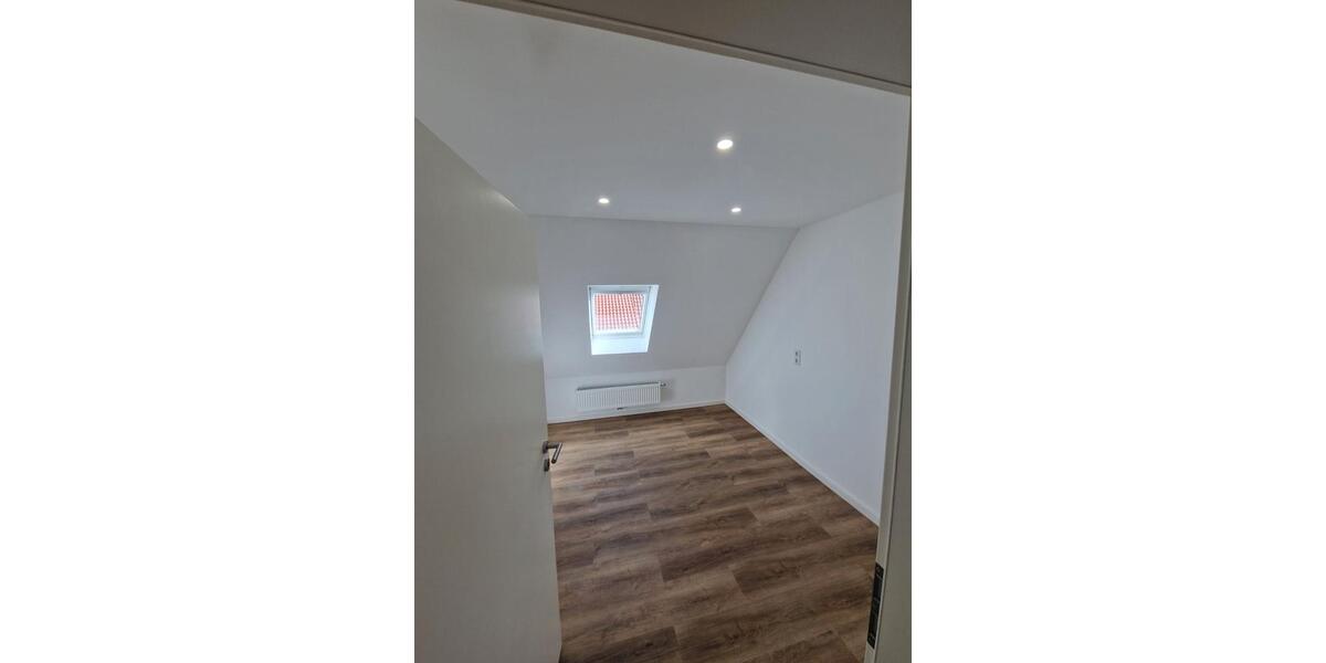 Dachgeschoßwohnung Wiesloch - 3.5 Zimmer, 57 m&sup2;, 950&euro; | Angebot:26019831