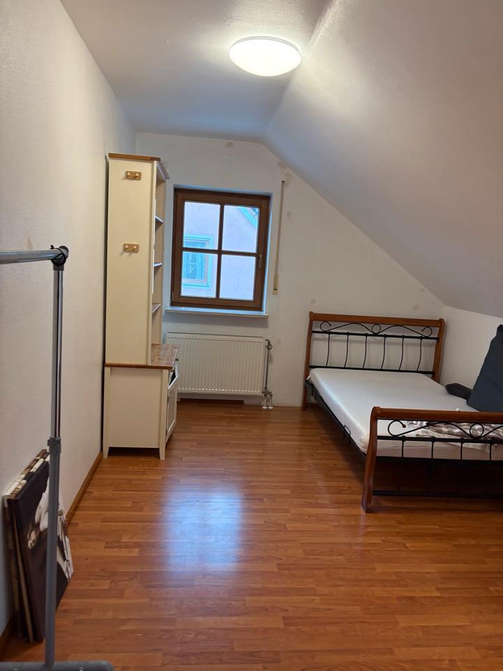 WG Zimmer mit Balkon , möbliert